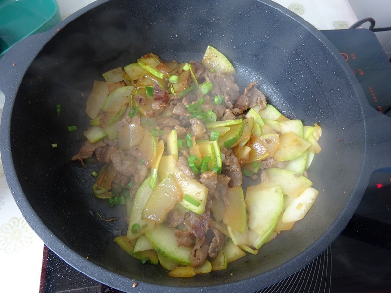 角瓜炒肉的做法-咸鮮味炒菜譜
