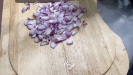 家庭版【蔥油雞】管它正宗不正宗，好吃才是王道呀~秘訣全在這！的做法-咸鮮味蒸菜譜