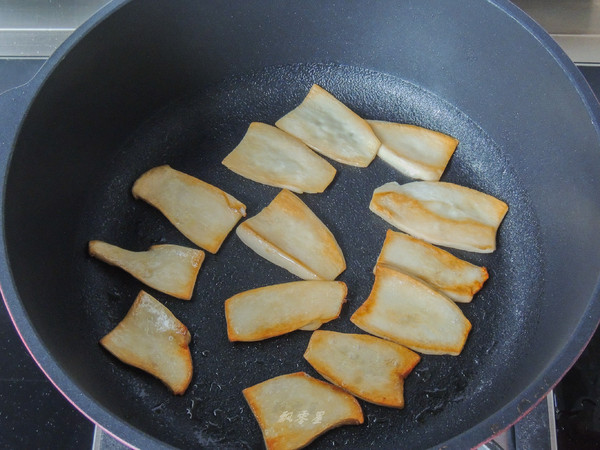 干鍋西藍花杏鮑菇的做法-家常味煮菜譜