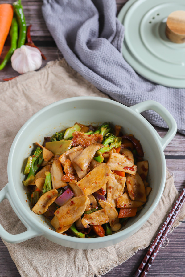 干鍋西藍花杏鮑菇的做法-家常味煮菜譜