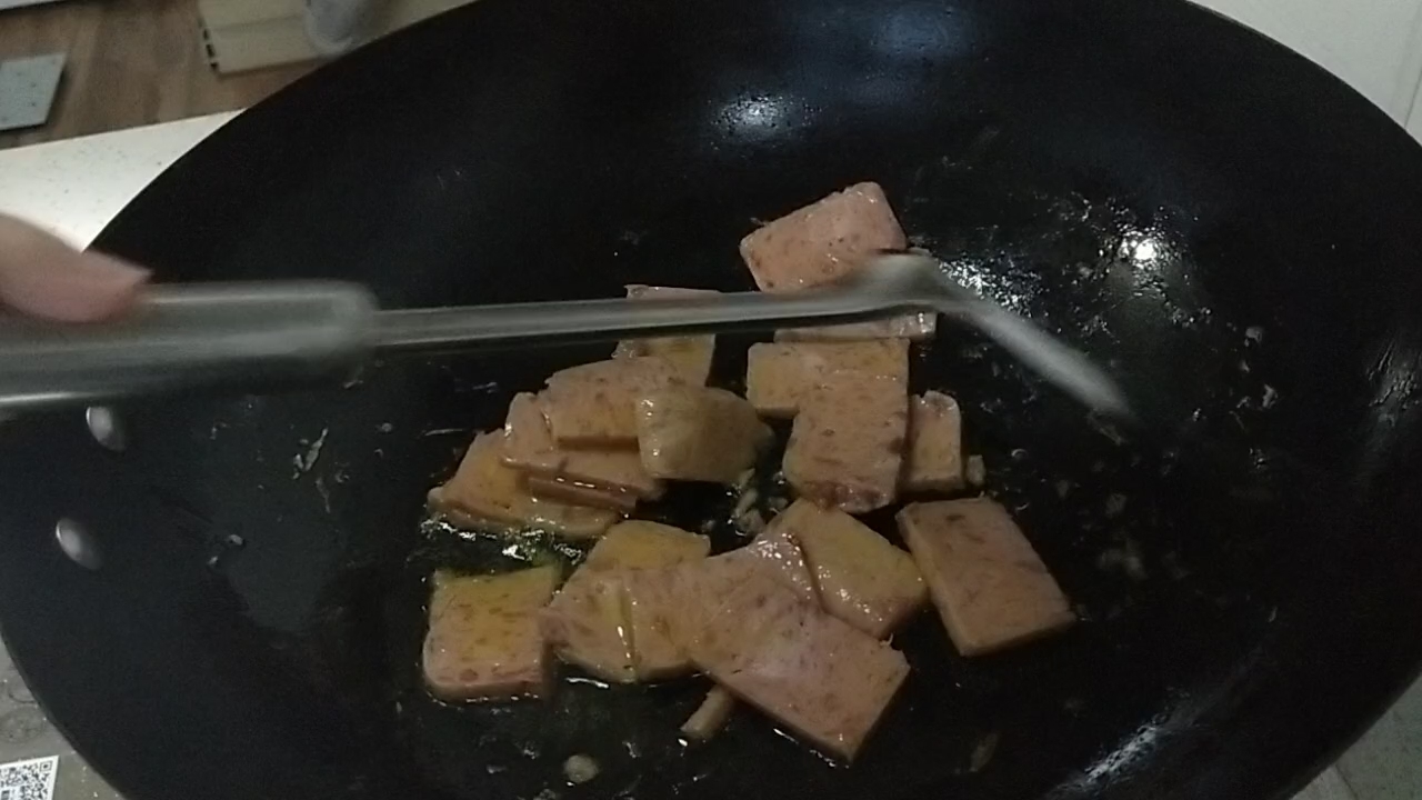 午餐肉炒西葫蘆的做法-咸鮮味炒菜譜