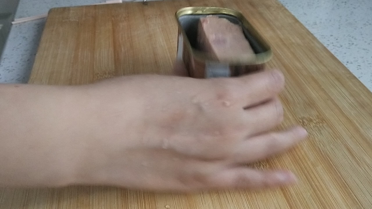 午餐肉炒西葫蘆的做法-咸鮮味炒菜譜