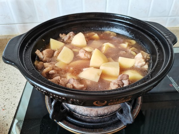 咖喱土豆燜雞的做法-咖喱味燒菜譜
