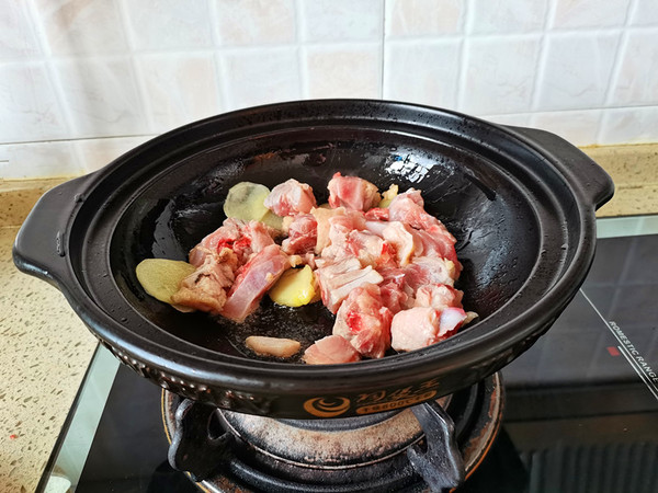 咖喱土豆燜雞的做法-咖喱味燒菜譜