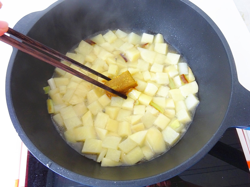 咖喱土豆的做法-咖喱味炒菜譜