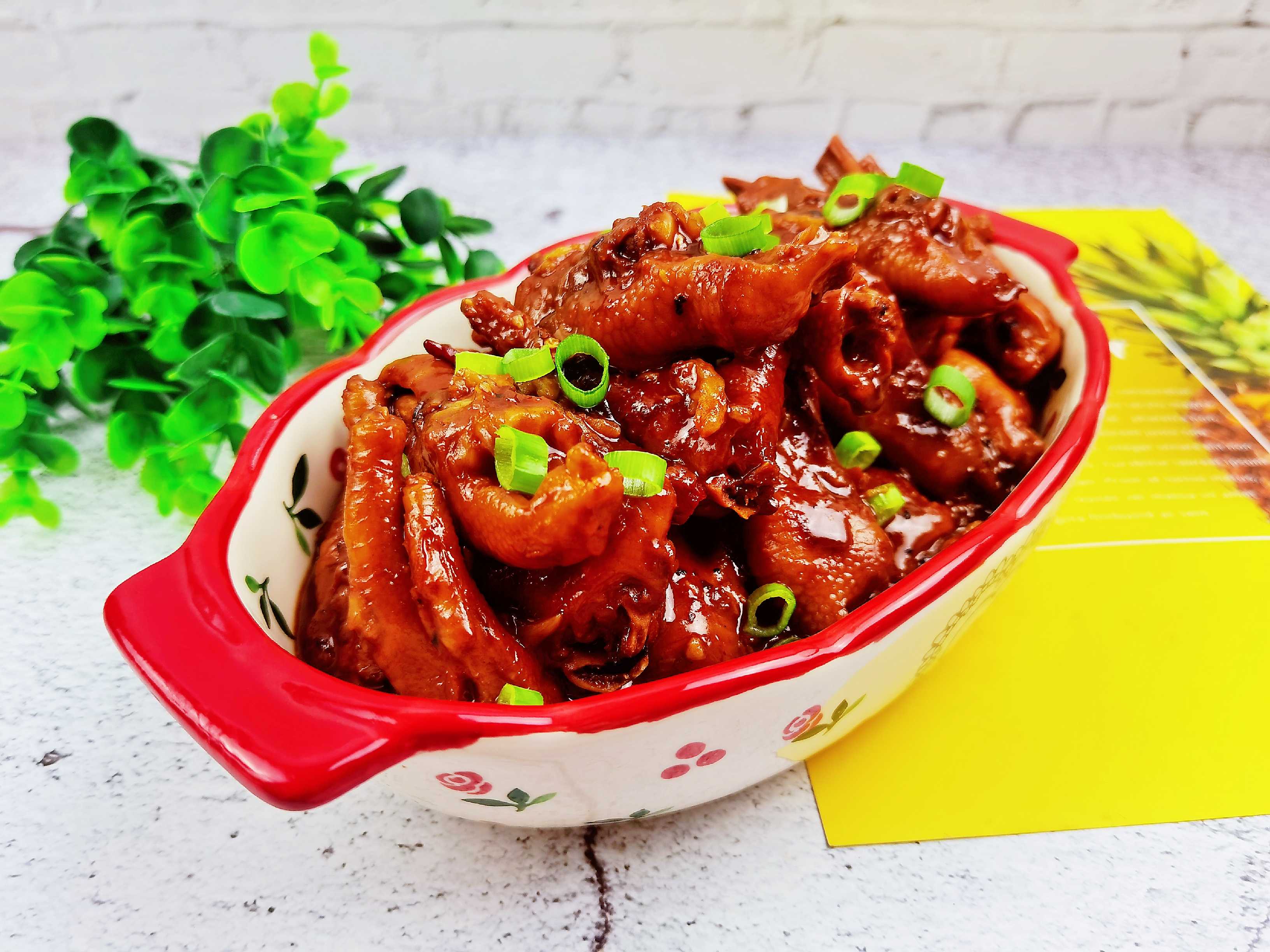 我是半滴雨，#來(lái)自內(nèi)蒙古#，參賽作品為腐乳鳳爪，好吃到吮指的做法-咸鮮味燜菜譜