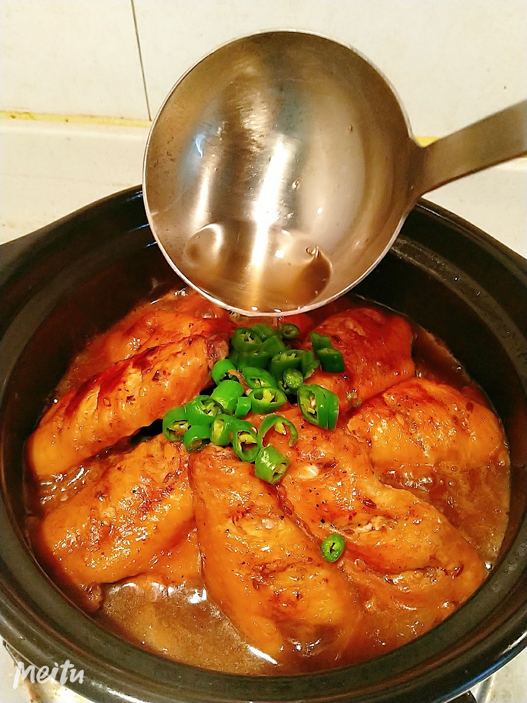 啤酒砂鍋雞翅煲的做法-咸鮮味燉菜譜