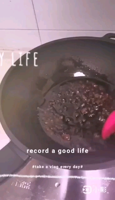 糖醋花生米的做法-酸甜味燒菜譜