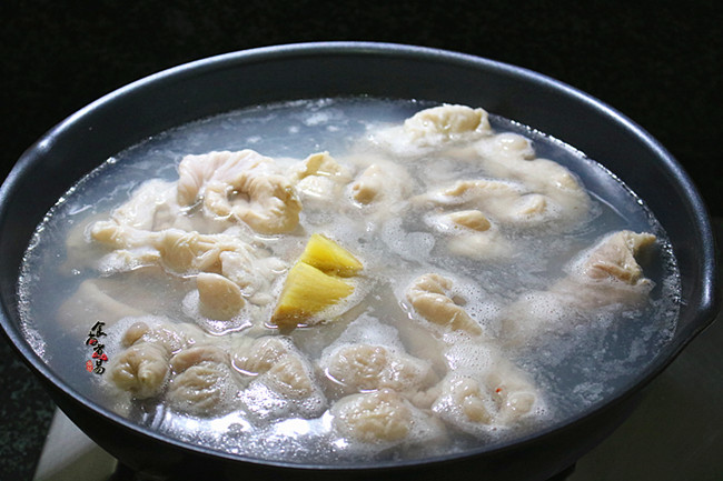 黃豆芽炒鹵水豬大腸的做法-家常味炒菜譜