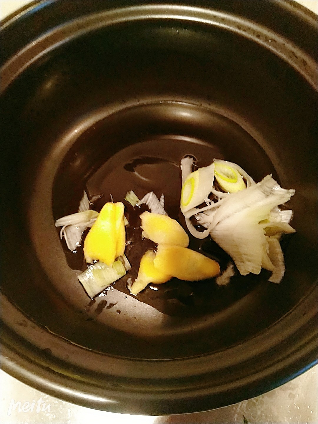 啤酒砂鍋雞翅煲的做法-咸鮮味燉菜譜