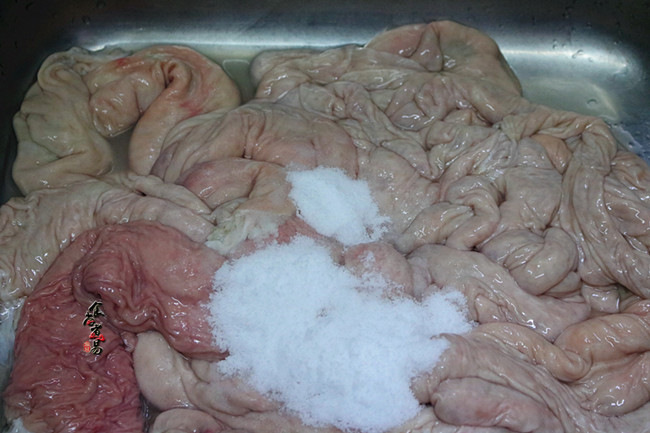 黃豆芽炒鹵水豬大腸的做法-家常味炒菜譜