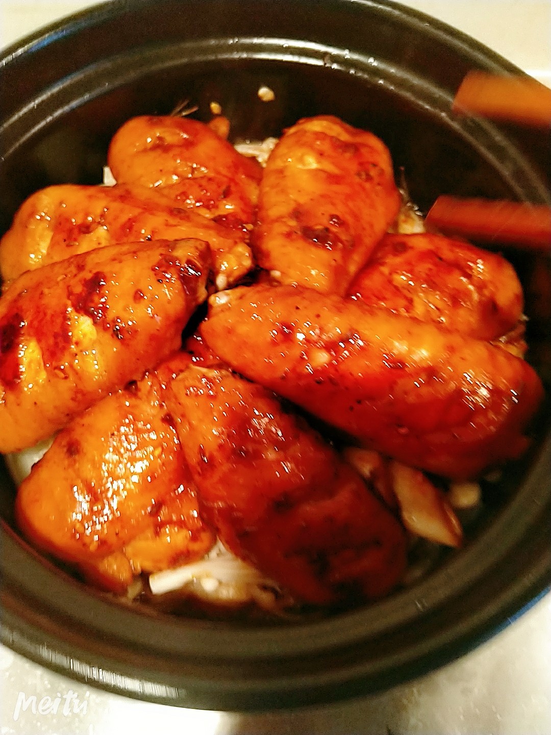 啤酒砂鍋雞翅煲的做法-咸鮮味燉菜譜