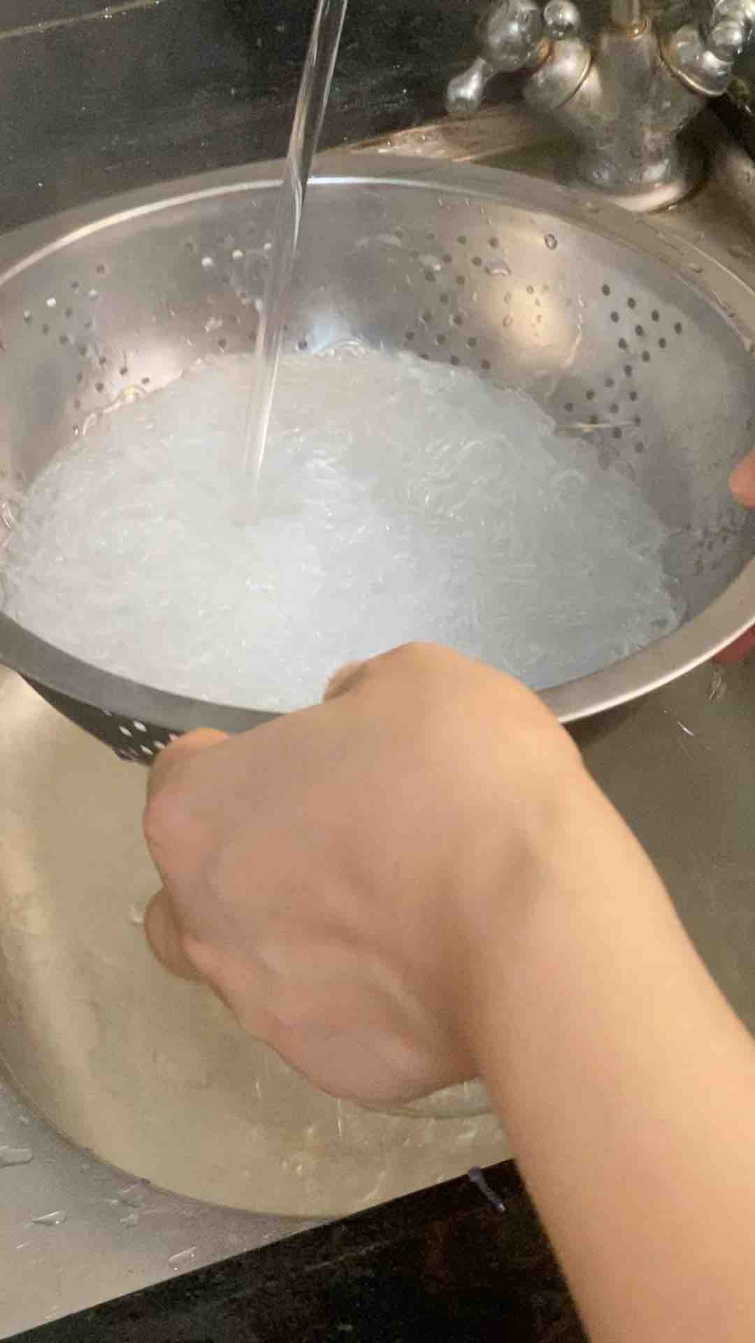 蝦蓉醬涼拌粉絲，美味很開胃的做法-咸鮮味煮菜譜