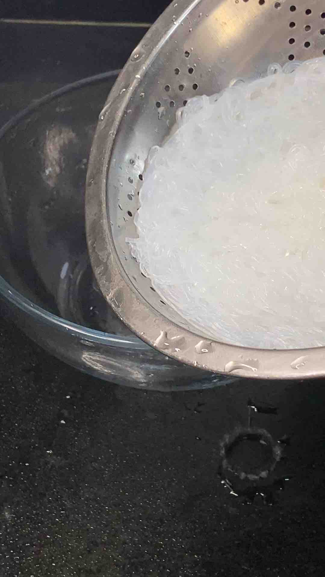 蝦蓉醬涼拌粉絲，美味很開胃的做法-咸鮮味煮菜譜