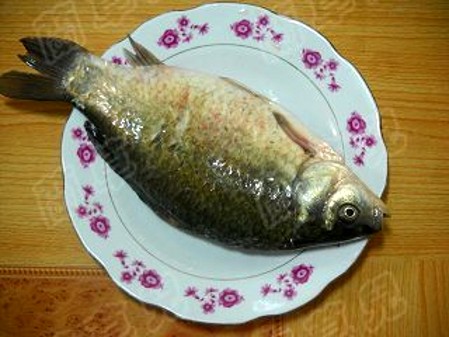 玫瑰腐乳燒鯽魚的做法-醬香味燒菜譜