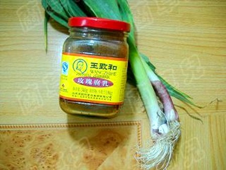 玫瑰腐乳燒鯽魚的做法-醬香味燒菜譜