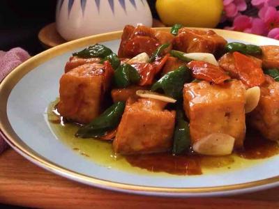 青椒炒豆腐的作法-咸鮮味炒菜譜