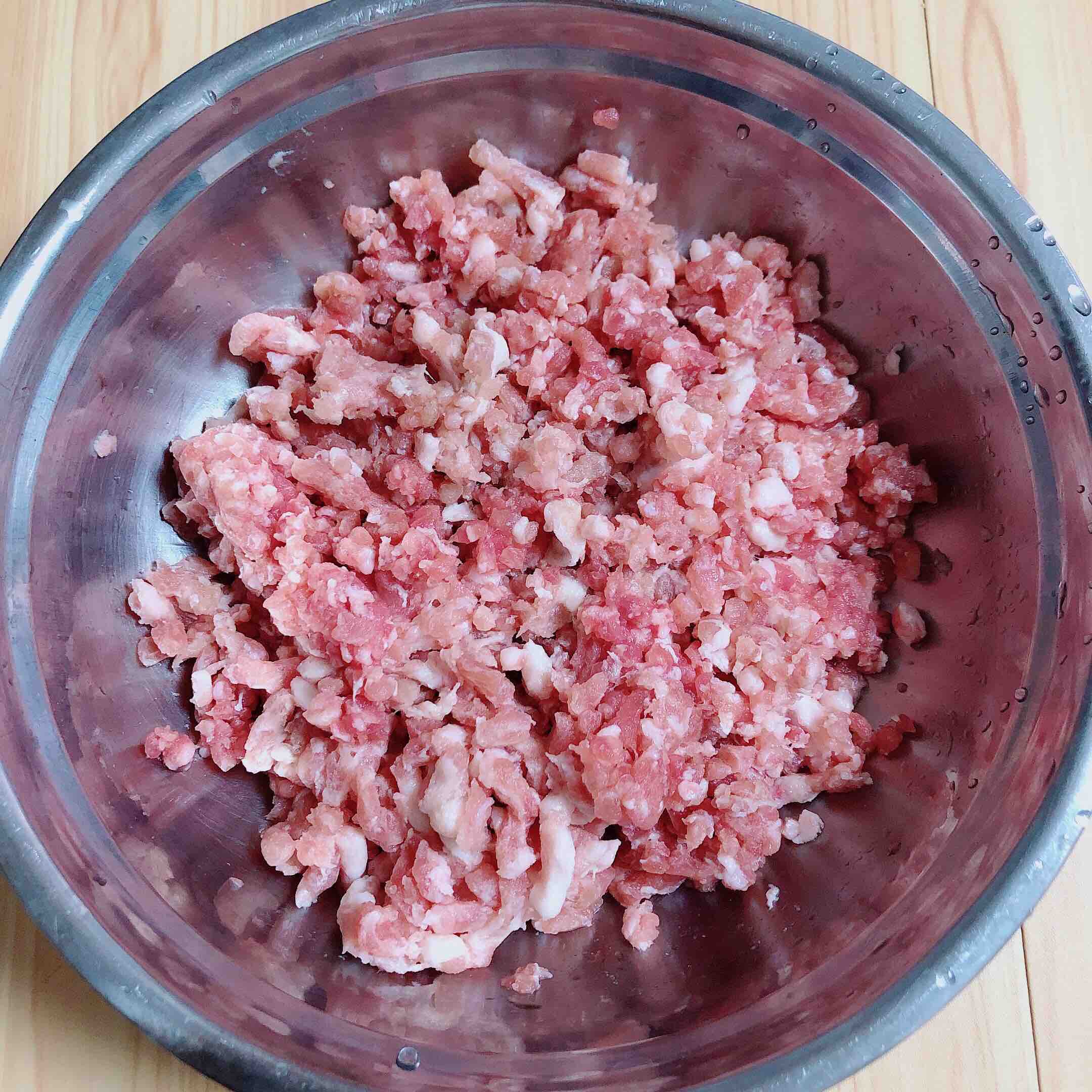 胡蘿卜肉丸子的做法-咸鮮味炸菜譜