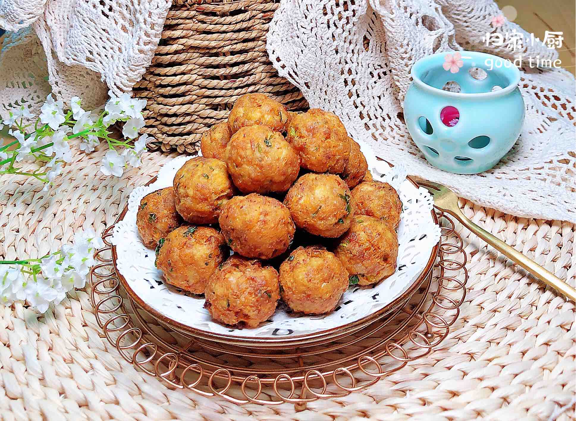 胡蘿卜肉丸子的做法-咸鮮味炸菜譜