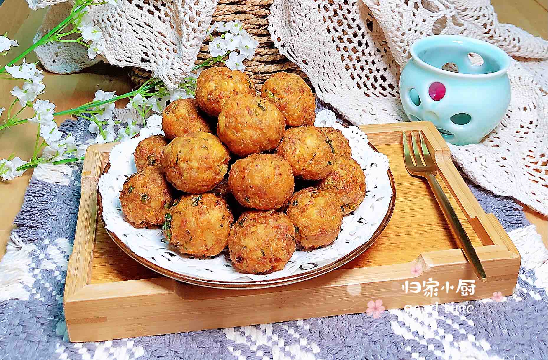 胡蘿卜肉丸子的做法-咸鮮味炸菜譜