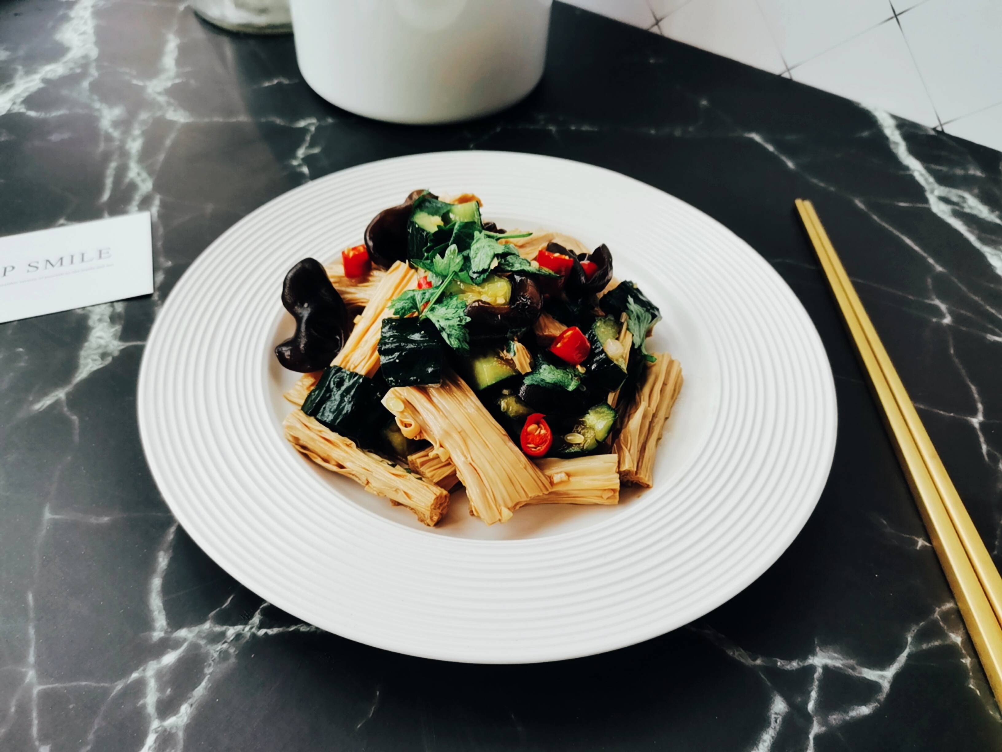 木耳黃瓜拌腐竹的做法-咸鮮味拌菜譜