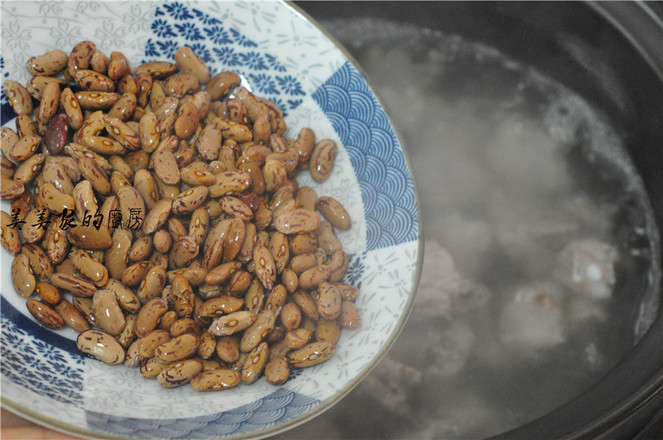 花豆燉排骨的做法-咸鮮味燒菜譜