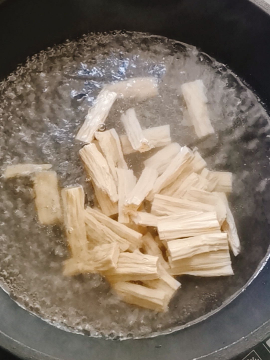 木耳黃瓜拌腐竹的做法-咸鮮味拌菜譜