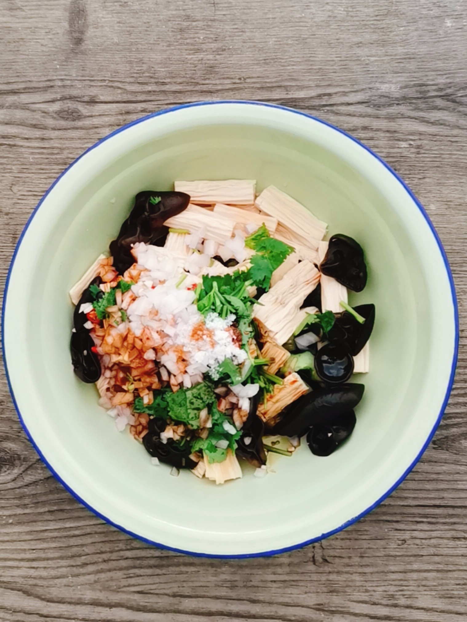 木耳黃瓜拌腐竹的做法-咸鮮味拌菜譜