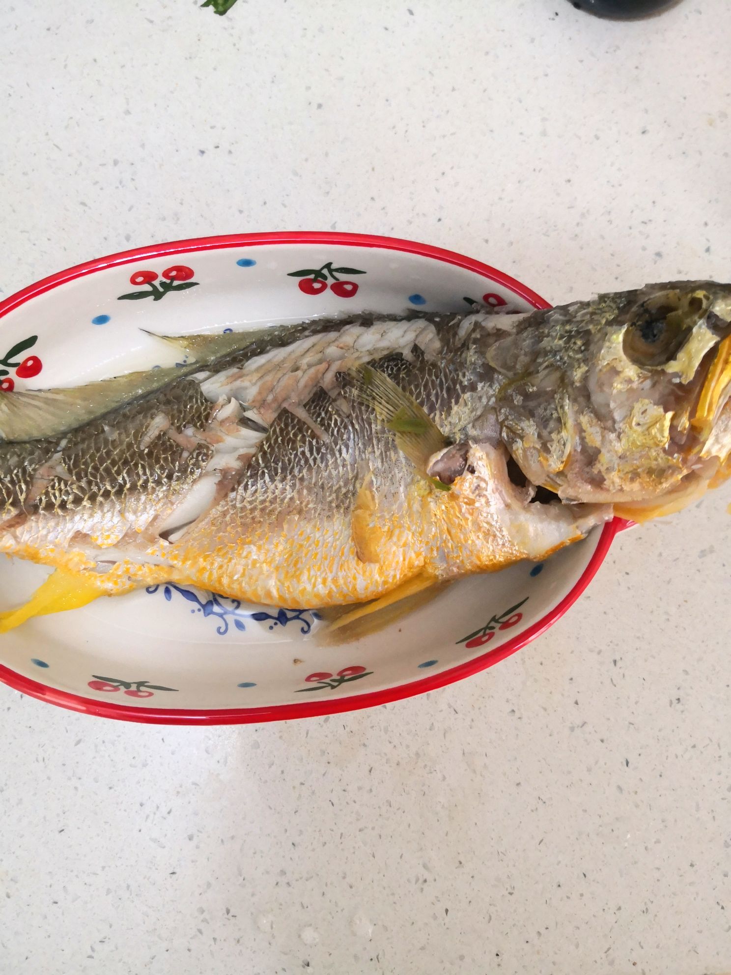 簡(jiǎn)單易學(xué)蒸黃魚的做法-咸鮮味蒸菜譜