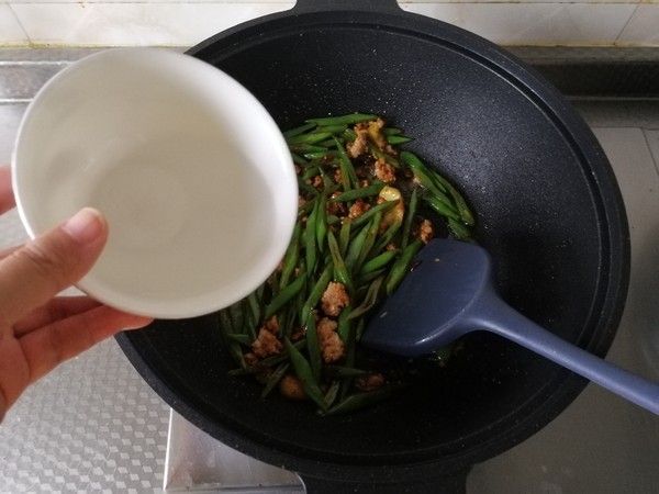 極下飯的肉末炒刀豆，娃也愛吃的做法-咸鮮味炒菜譜