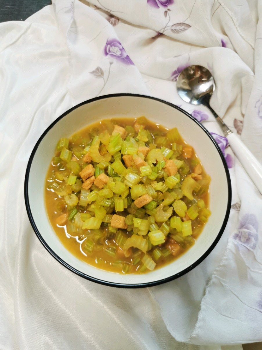 肉末芹菜丁的做法-家常味炒菜譜