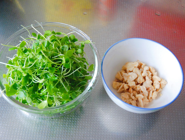 香椿苗拌核桃仁的做法-咸鮮味拌菜譜