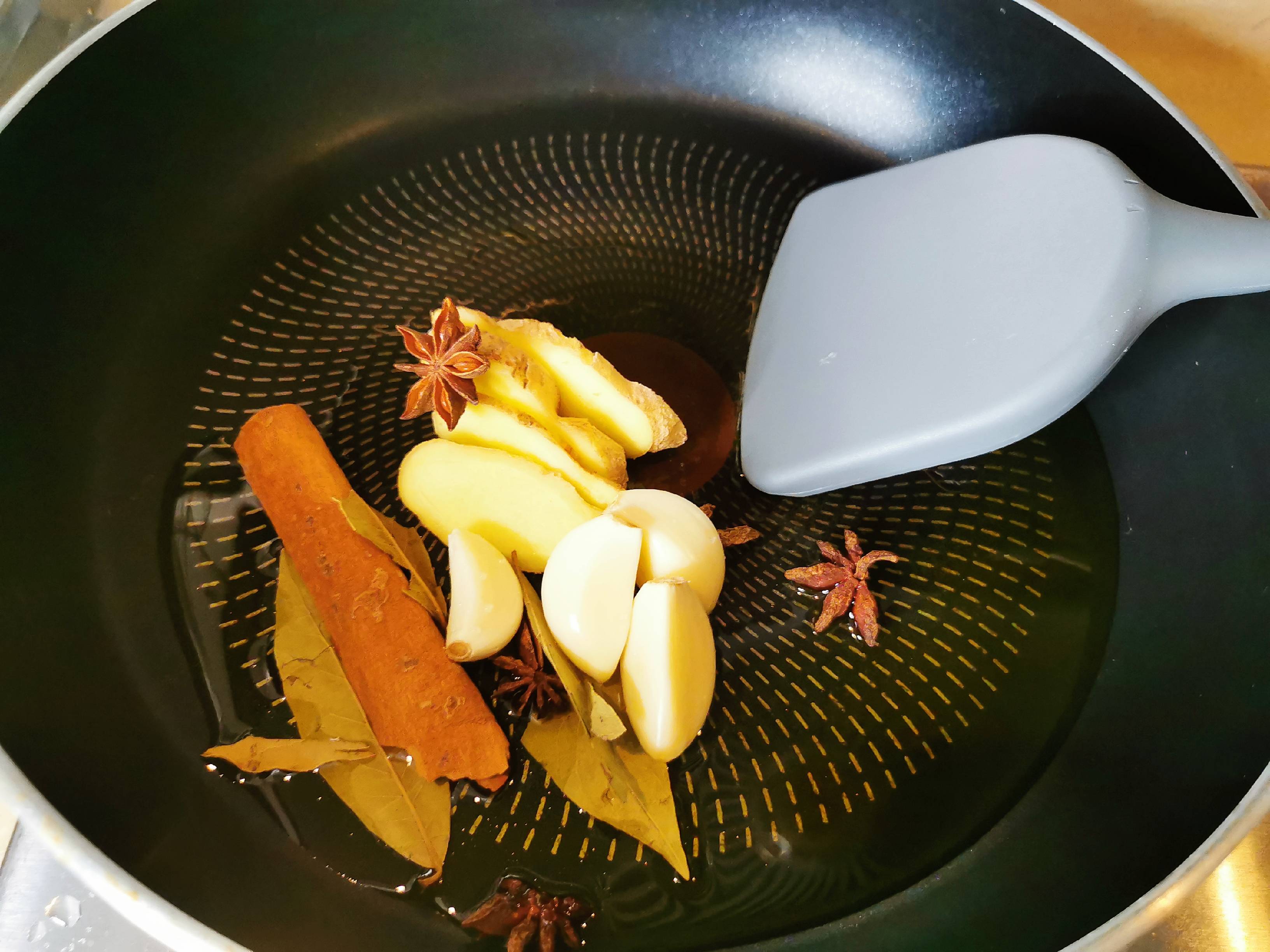 豬脊骨豬蹄紅燒肉排骨通用做法的做法-家常味煮菜譜