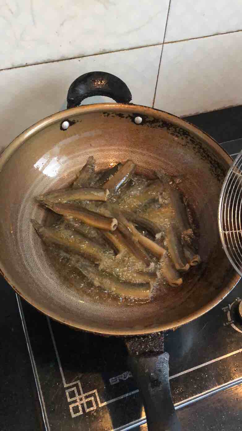 泡椒泥鰍的做法-酸辣味燒菜譜