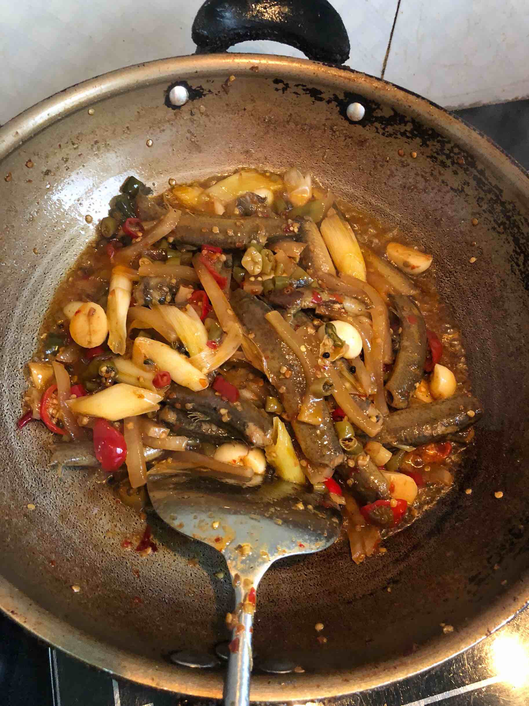 泡椒泥鰍的做法-酸辣味燒菜譜