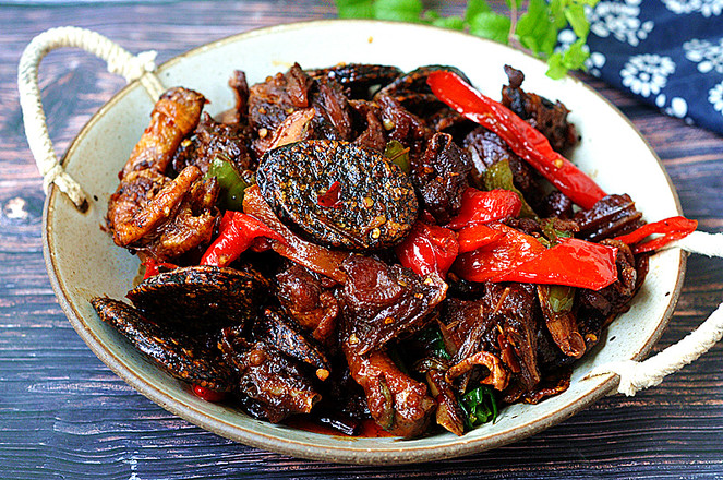 湘西特色菜——血粑鴨的做法-香辣味燒菜譜