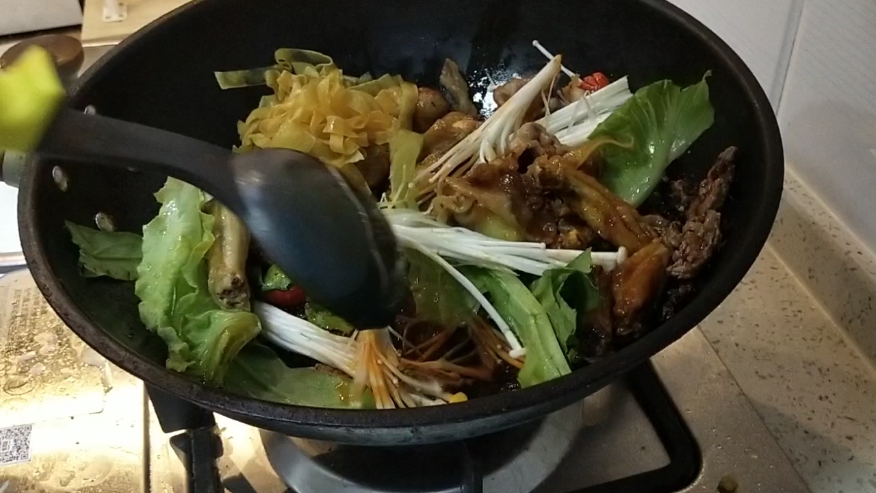 家庭豪華麻辣香鍋的做法-咸鮮味炒菜譜