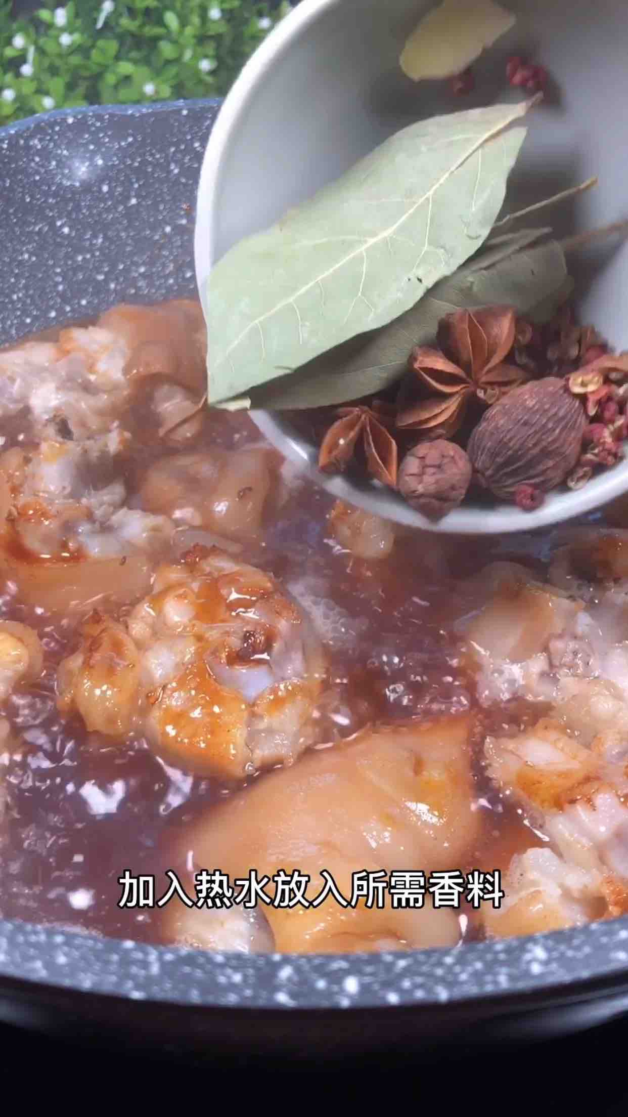 豬蹄燜黃豆的做法-家常味燉菜譜