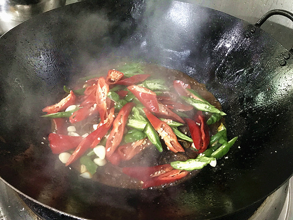 湘西特色菜——血粑鴨的做法-香辣味燒菜譜