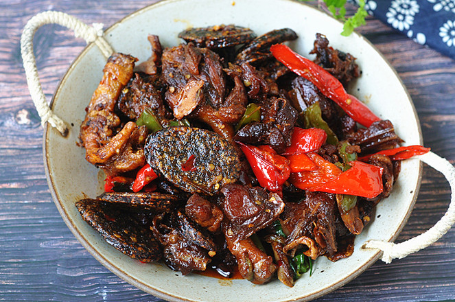 湘西特色菜——血粑鴨的做法-香辣味燒菜譜