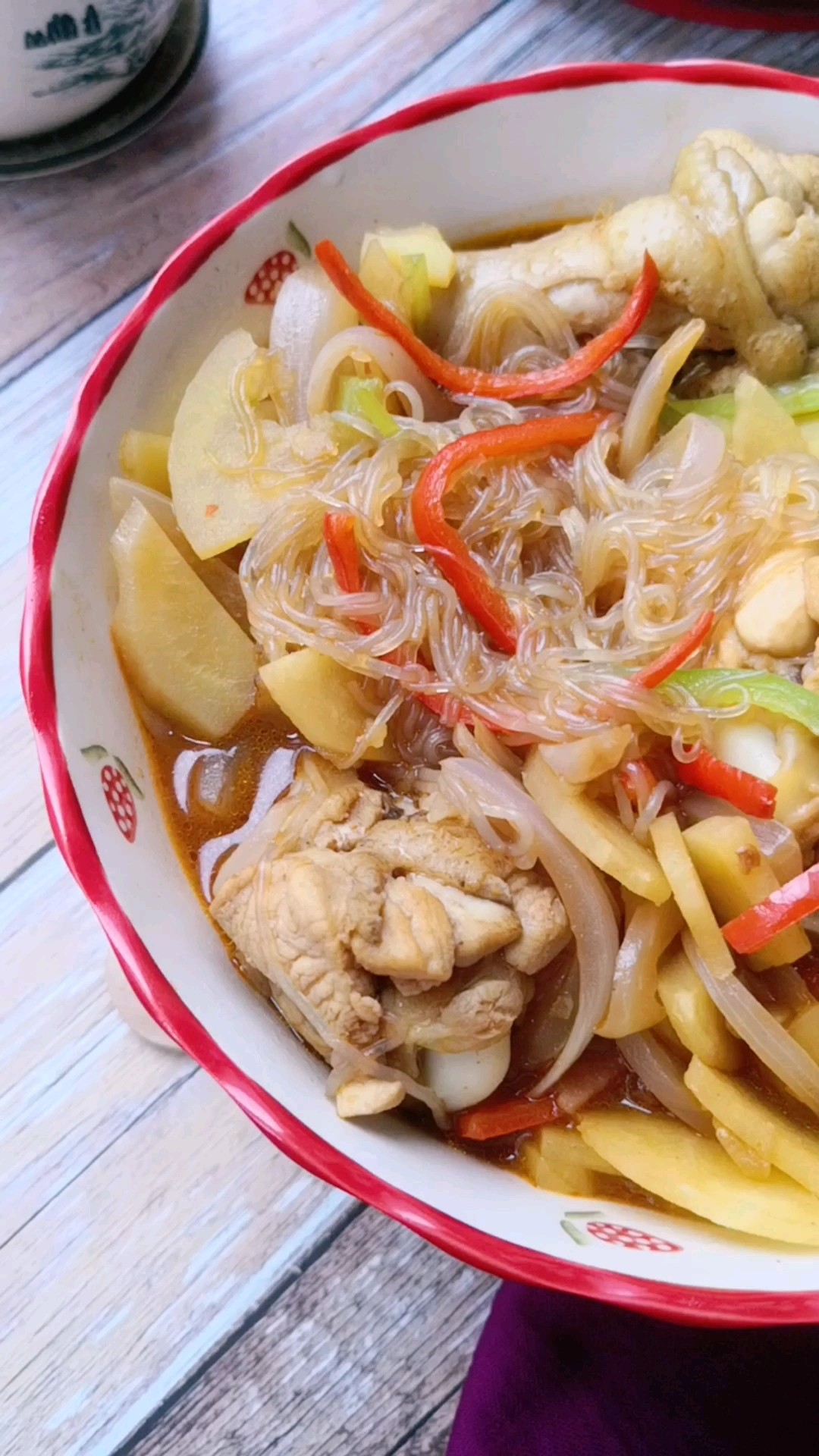 粉絲雞腿煲的做法-家常味燉菜譜