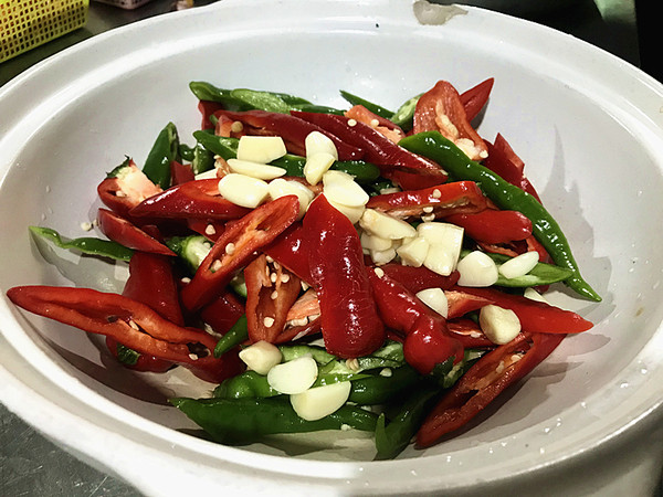 湘西特色菜——血粑鴨的做法-香辣味燒菜譜