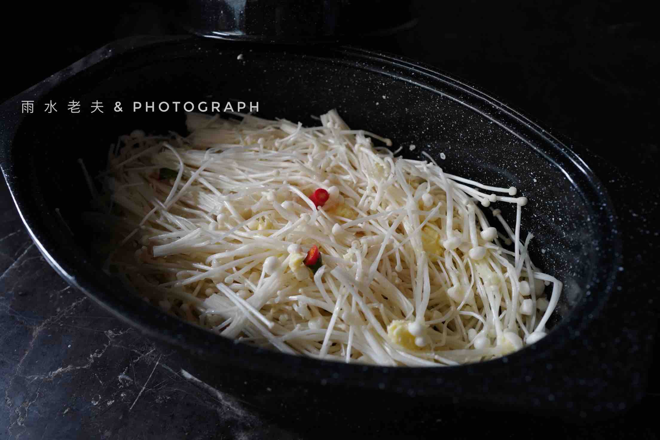 簡(jiǎn)單到懷疑人生-孤獨(dú)但卻幸福的&金針菇的做法-咸鮮味烤菜譜