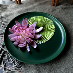 把洋蔥變成荷花的“魔術”的做法-其它口味其它工藝菜譜