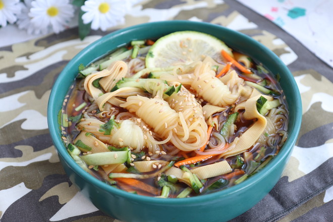 涼拌魔芋絲，清新爽口超開胃的做法-家常味拌菜譜