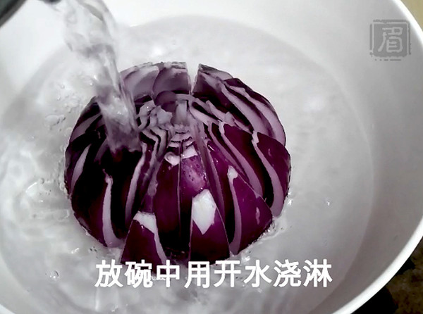 把洋蔥變成荷花的“魔術”的做法-其它口味其它工藝菜譜