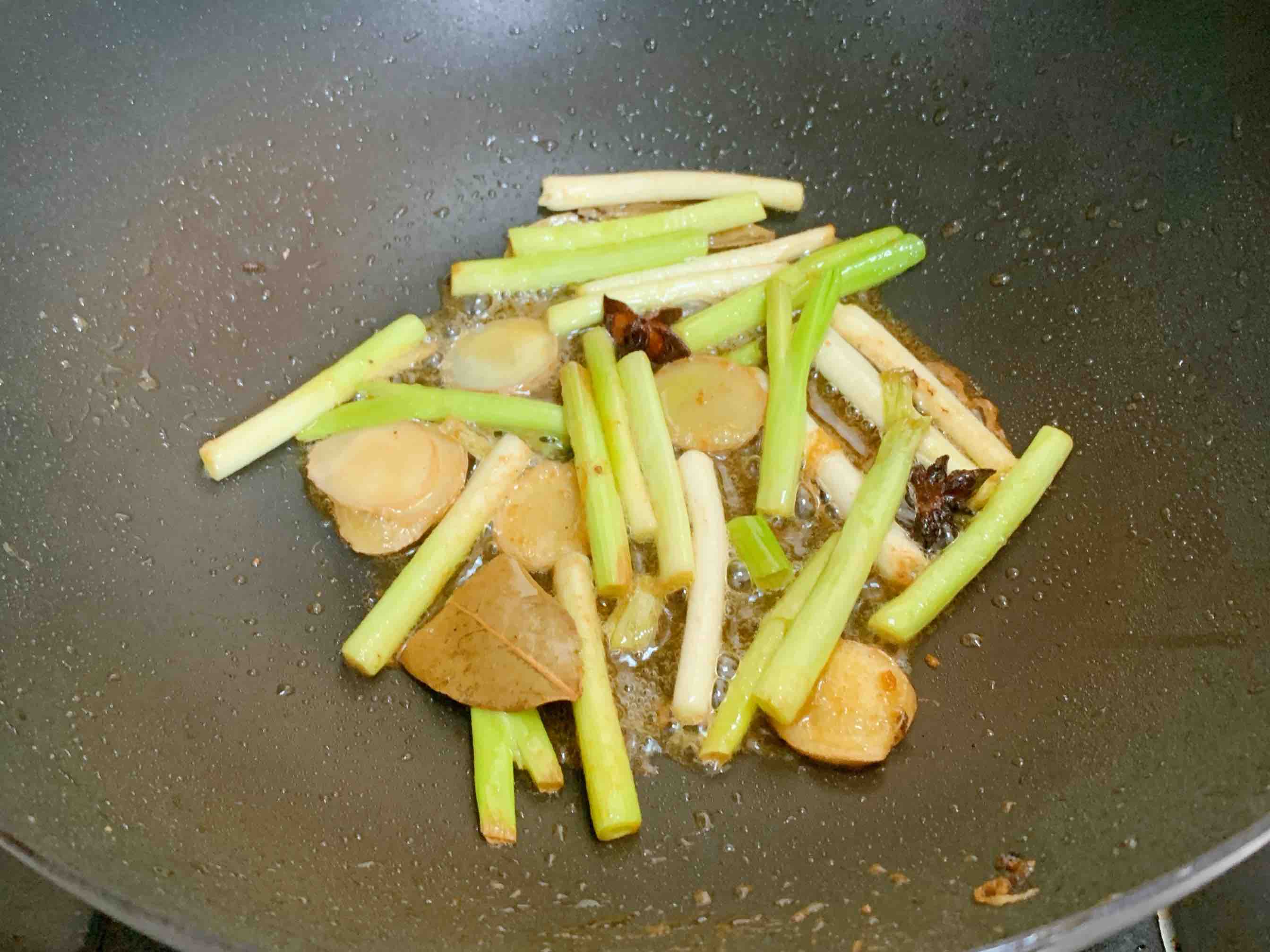 一看就會的紅燒大排的做法-咸鮮味燉菜譜