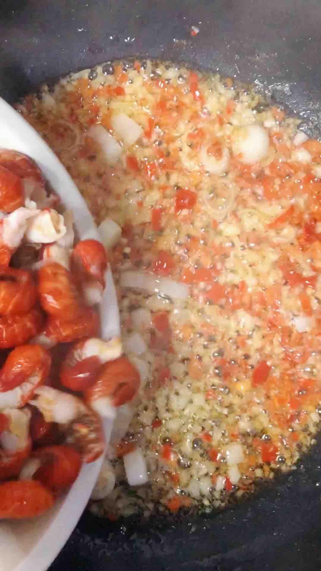 蒜蓉米椒蝦尾的做法-蒜香味炒菜譜