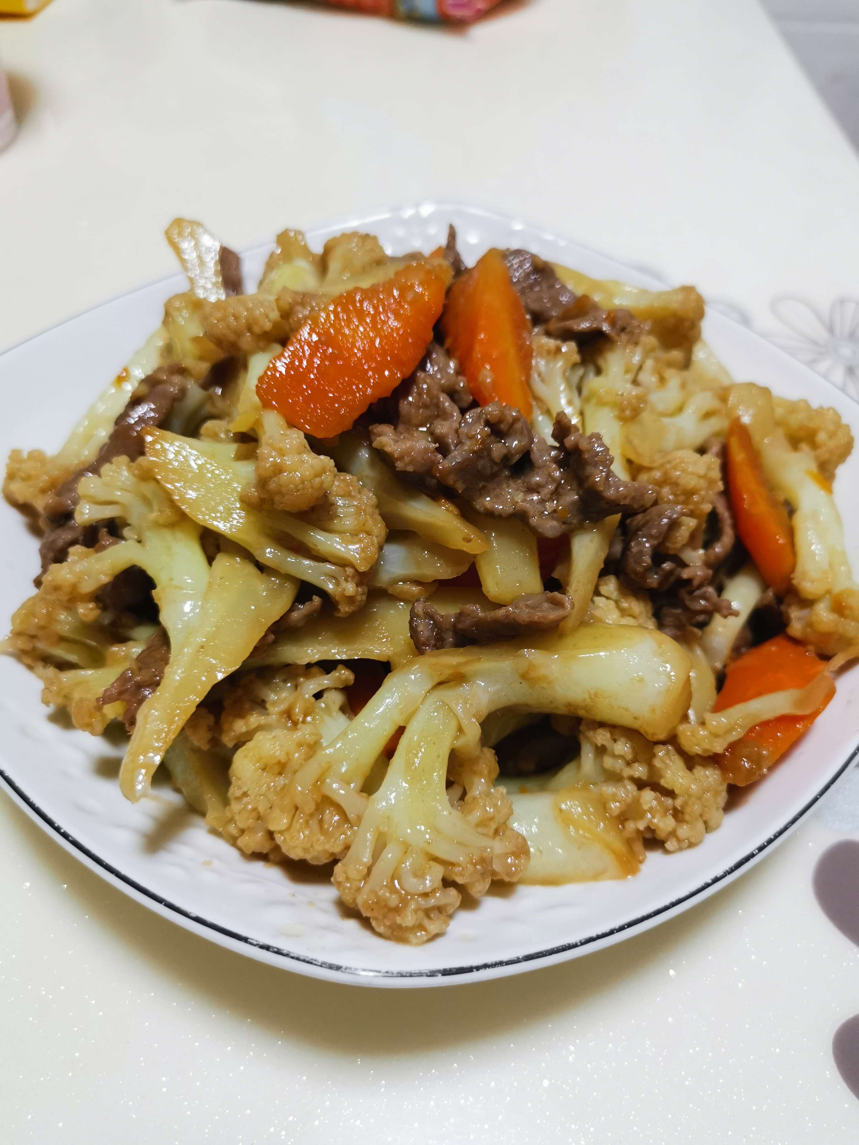 胡蘿卜花菜炒牛肉的做法-家常味炒菜譜