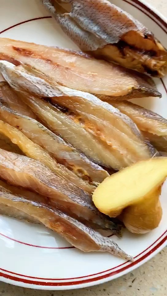 蔥姜蒸鮸魚片。的做法-咸鮮味蒸菜譜